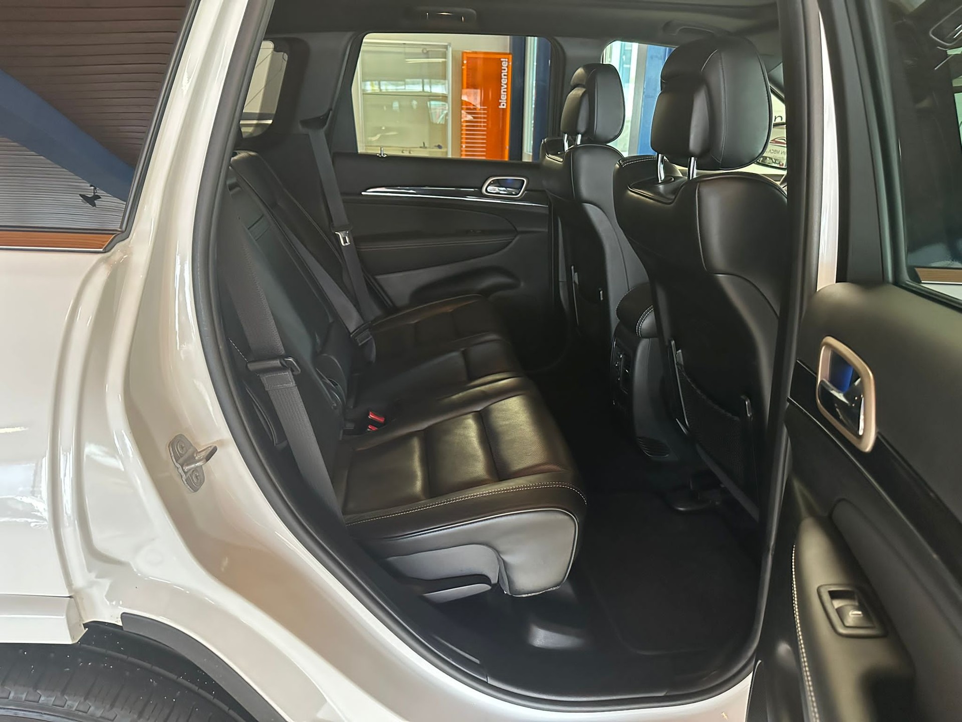 JEEP Grand Cherokee 3.0 CRD Overland Automatic-image-24