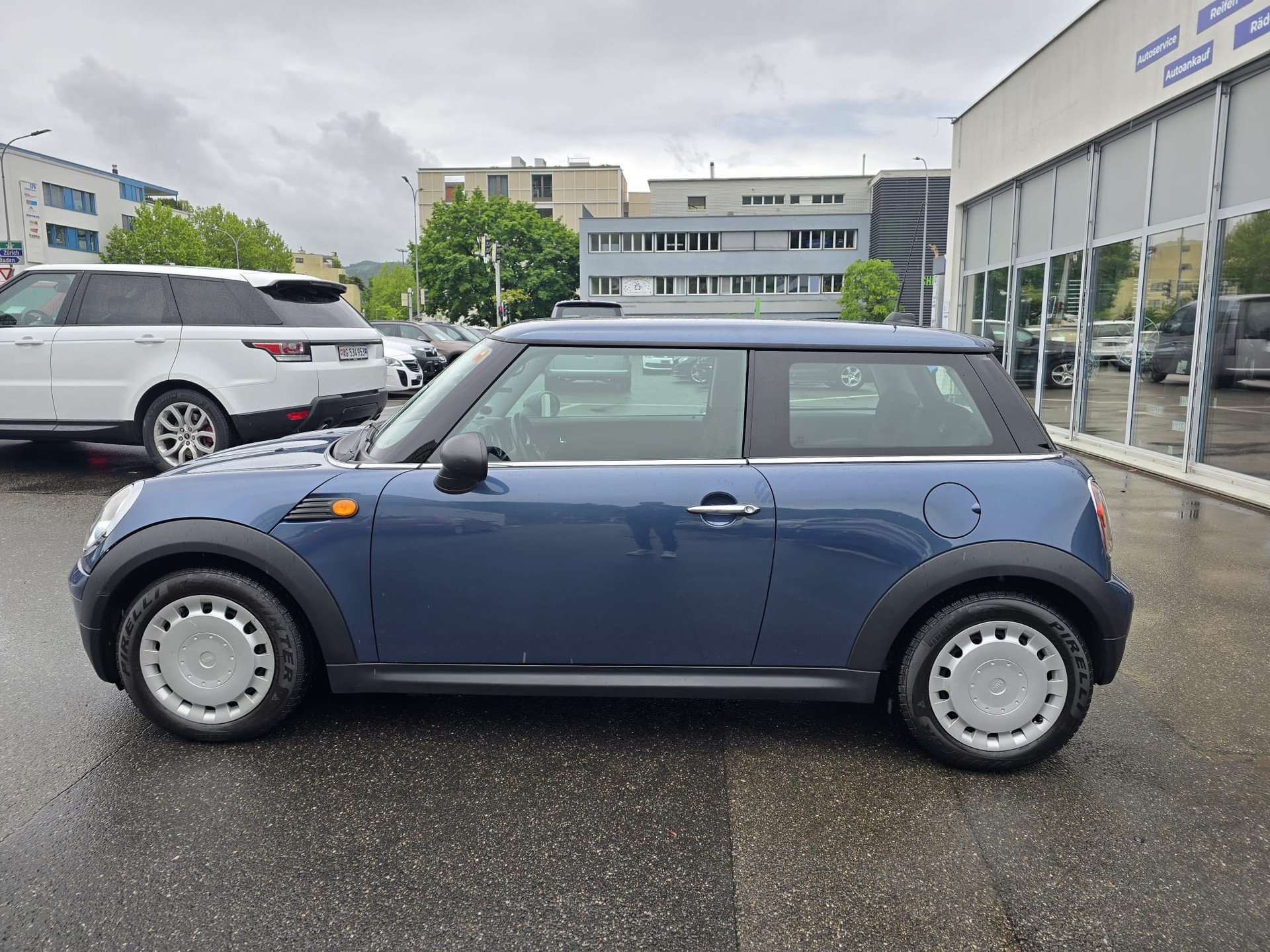 MINI One-showroom-element-3