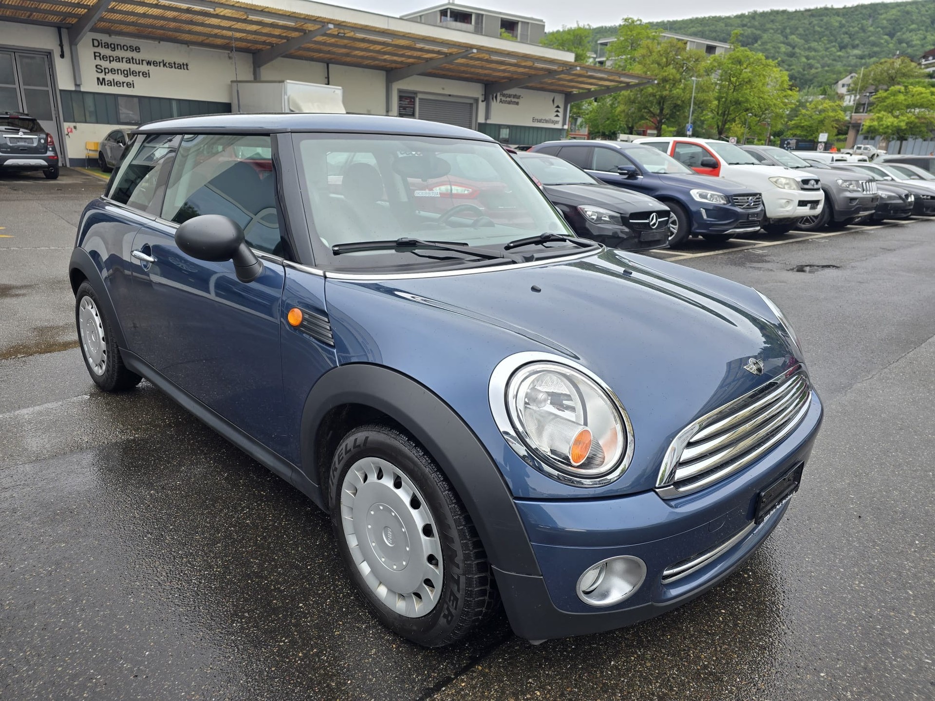MINI One-showroom-element-2