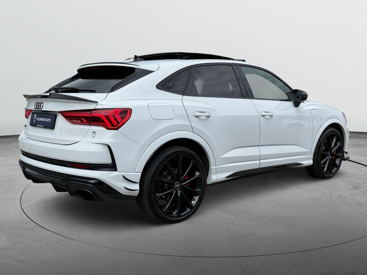 AUDI RS Q3 Sportback quattro S tronic-image-4