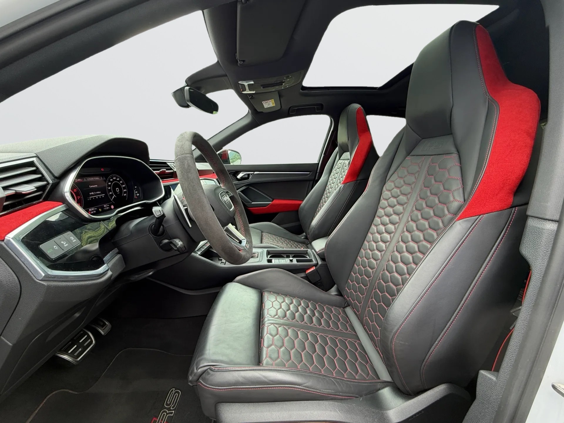 AUDI RS Q3 Sportback quattro S tronic-image-9