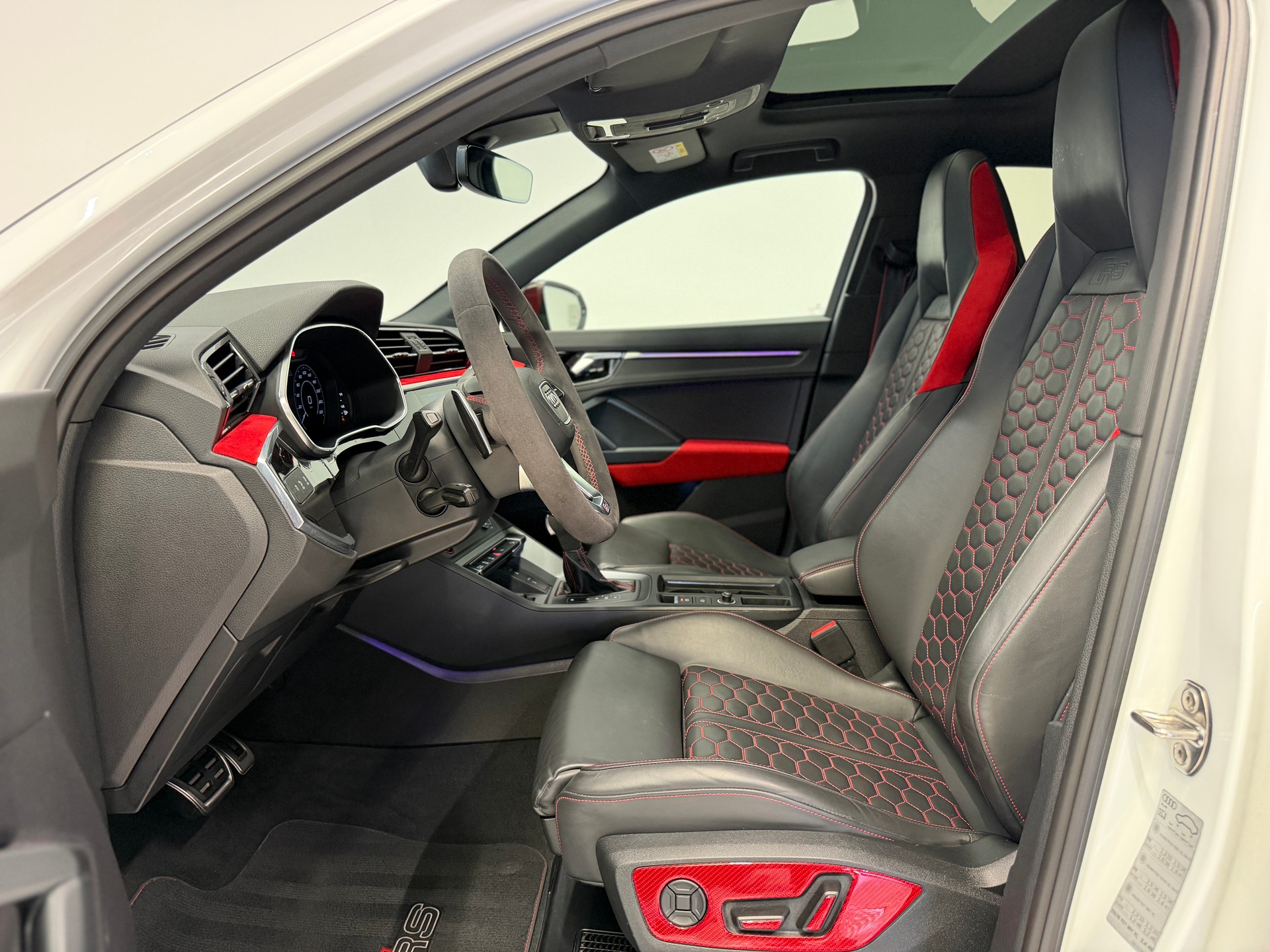 AUDI RS Q3 Sportback quattro S tronic-image-10