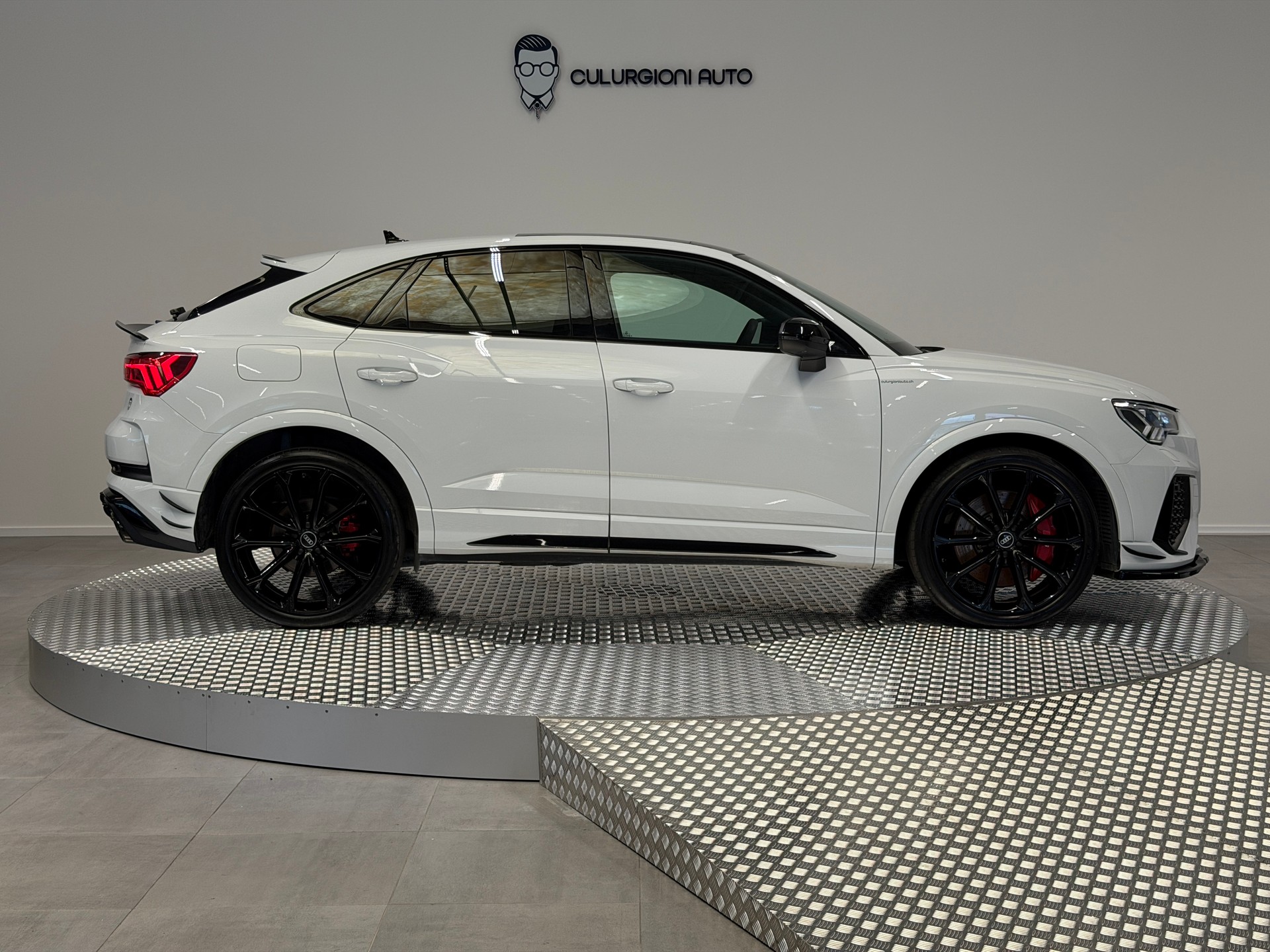 AUDI RS Q3 Sportback quattro S tronic-showroom-element-3