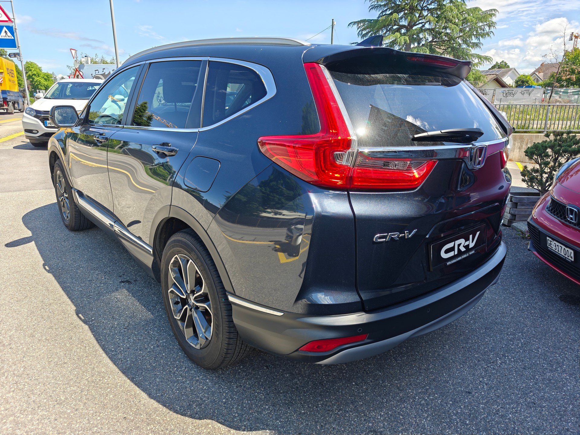HONDA CR-V 2.0i MMD Hybrid Executive 4WD Automatic-image-2