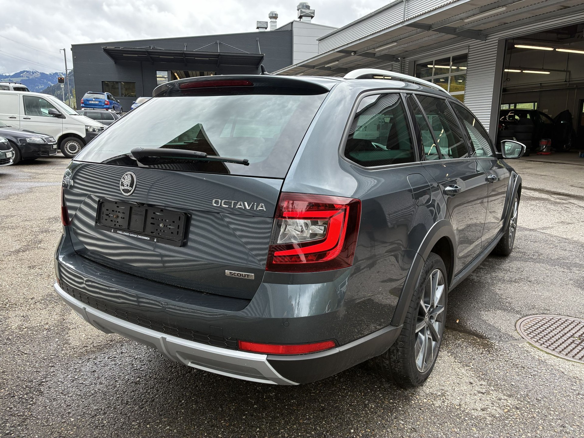 SKODA Octavia Combi 2.0 TDI Scout 4x4 DSG-image-7