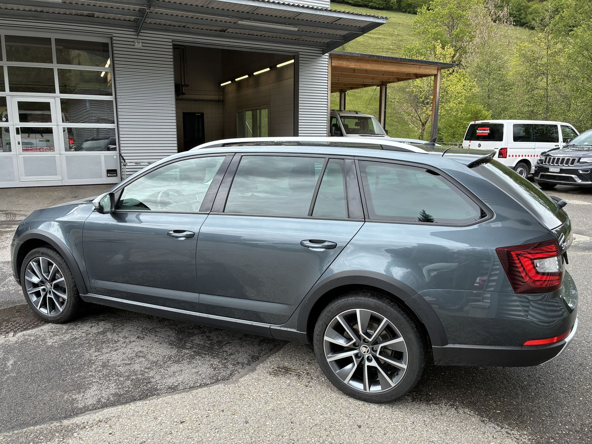 SKODA Octavia Combi 2.0 TDI Scout 4x4 DSG-image-3