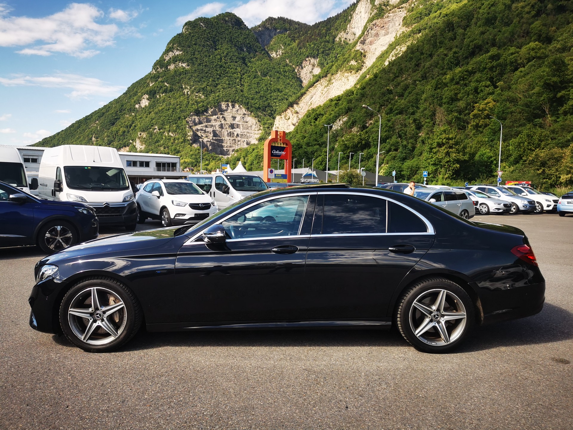 MERCEDES-BENZ E 300 de AMG Line 9G-Tronic-image-1