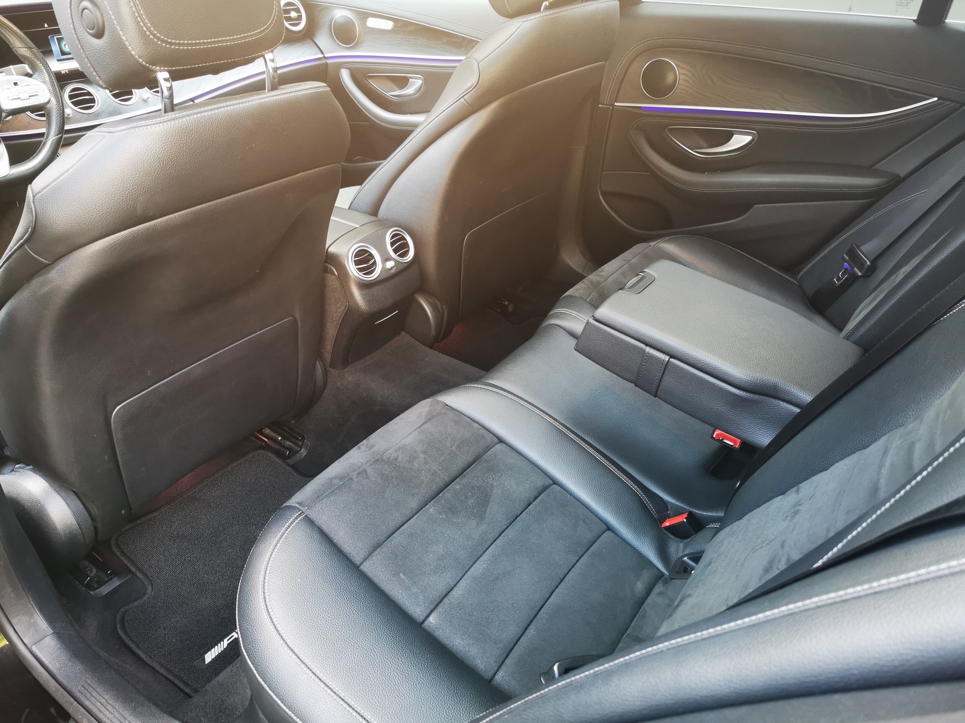 MERCEDES-BENZ E 300 de AMG Line 9G-Tronic-image-13