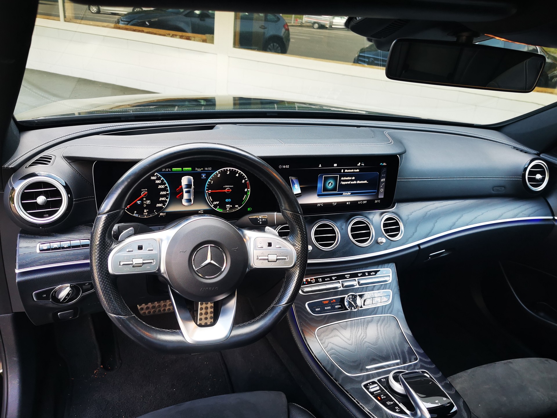 MERCEDES-BENZ E 300 de AMG Line 9G-Tronic-image-6