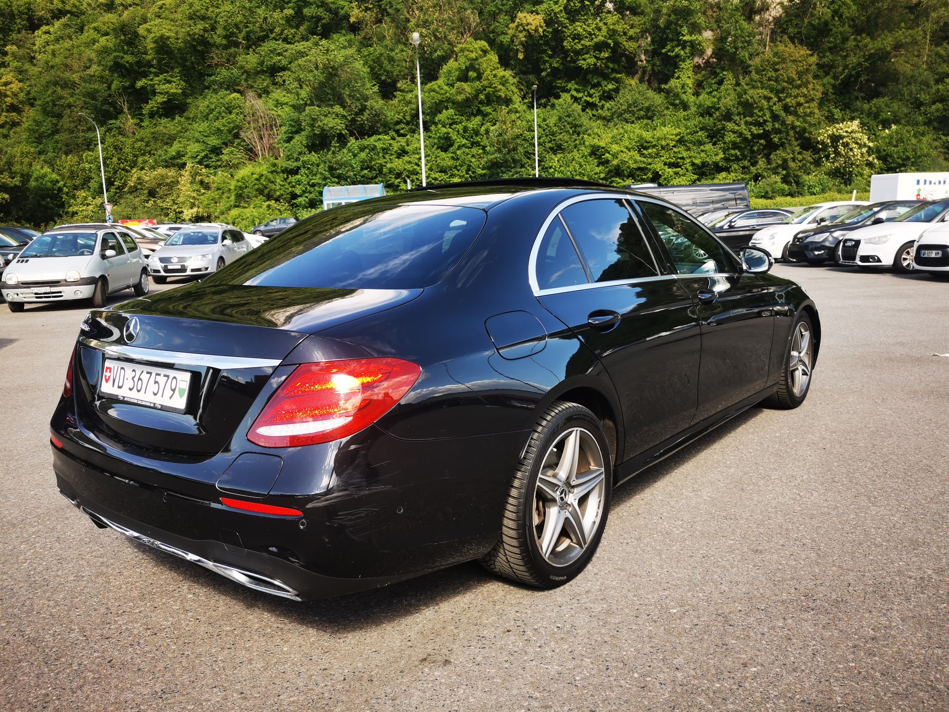 MERCEDES-BENZ E 300 de AMG Line 9G-Tronic-image-4