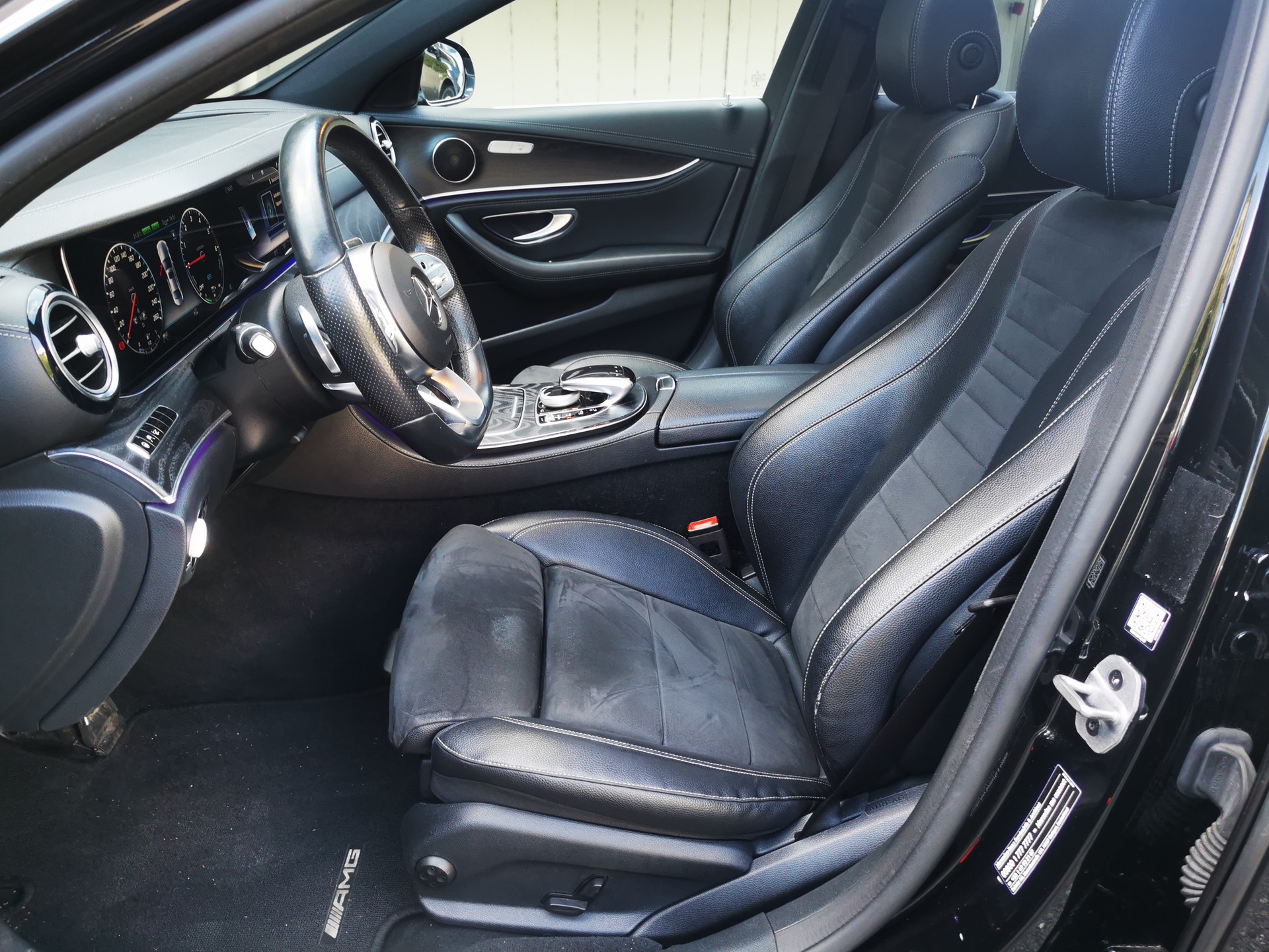 MERCEDES-BENZ E 300 de AMG Line 9G-Tronic-image-8