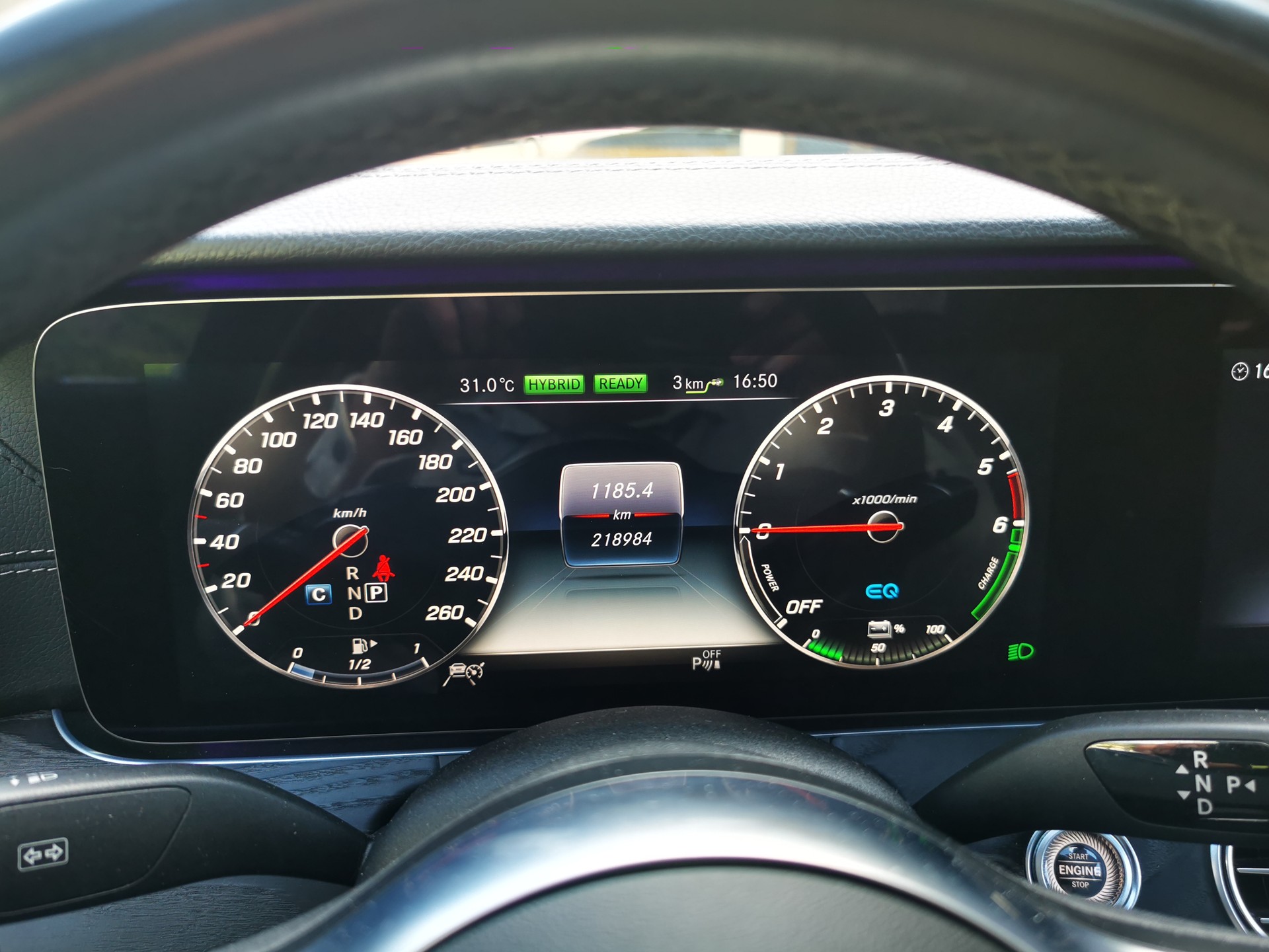 MERCEDES-BENZ E 300 de AMG Line 9G-Tronic-image-10