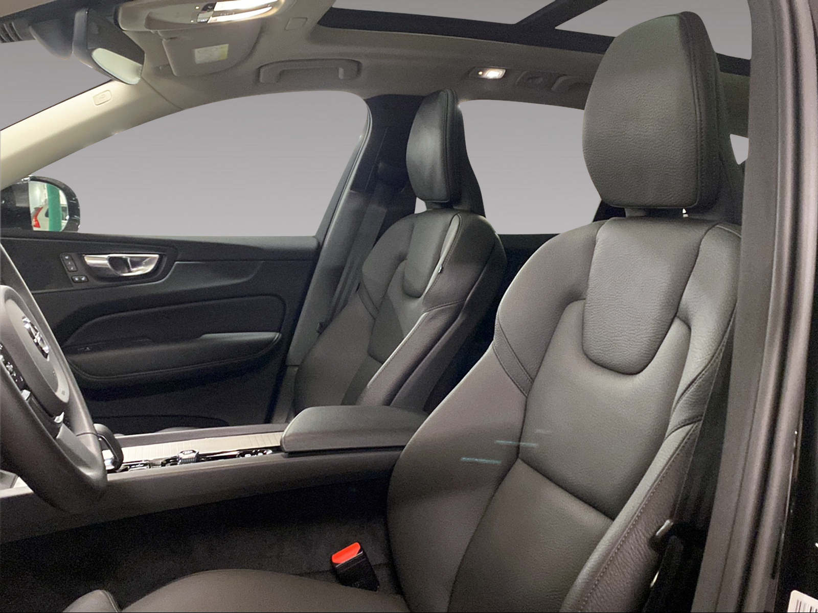 VOLVO XC60 2.0 T6 TE Plus Dark eAWD-image-8