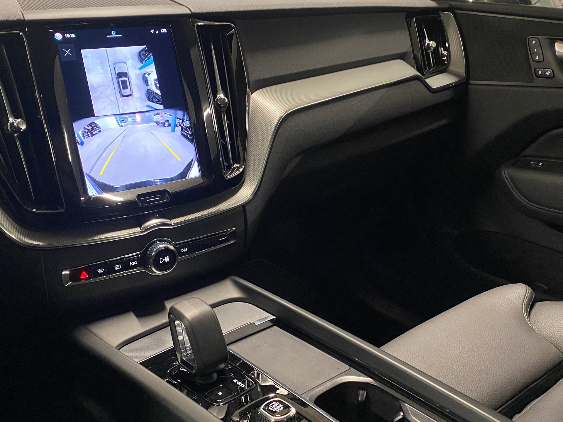 VOLVO XC60 2.0 T6 TE Plus Dark eAWD-image-10