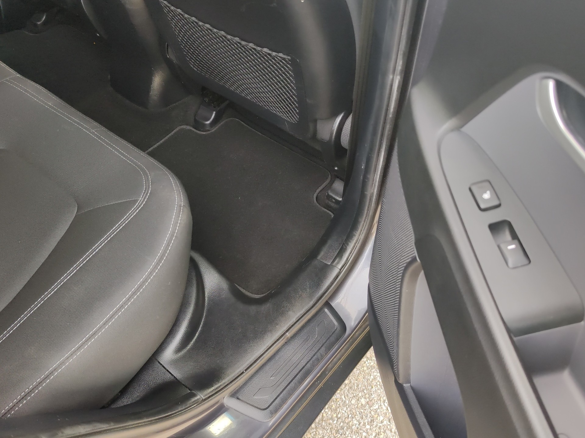 KIA Sportage 2.0 Style 4WD-image-17