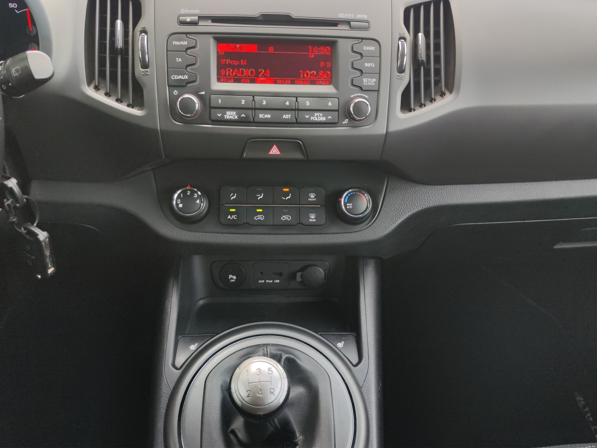KIA Sportage 2.0 Style 4WD-image-22