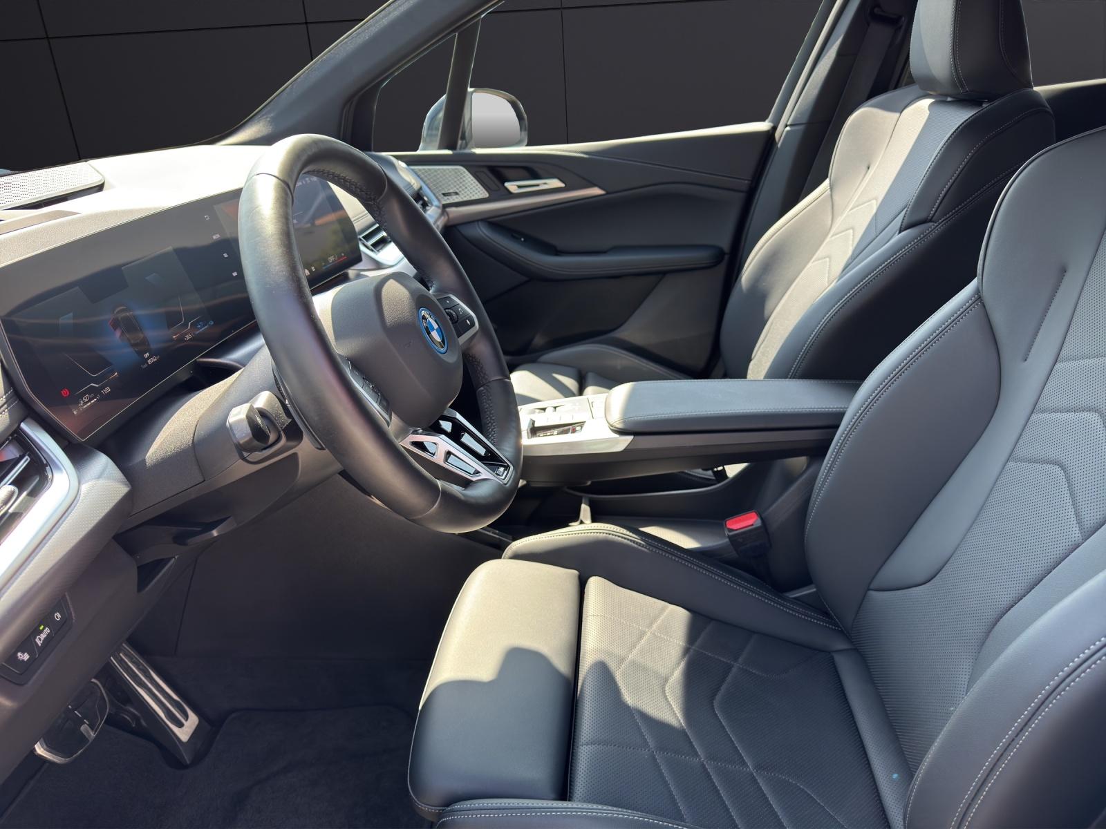BMW 225e xDrive Active Tourer-showroom-element-1