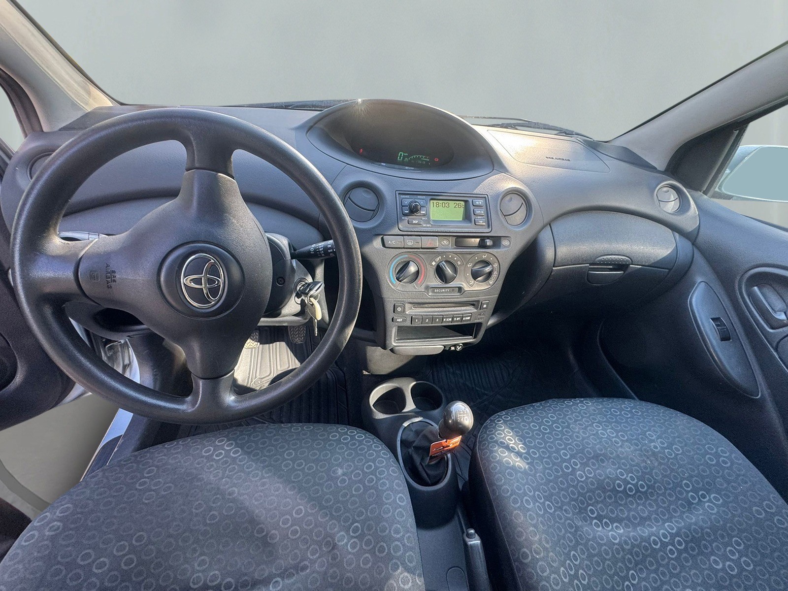 TOYOTA Yaris 1.3 Linea Luna-image-6