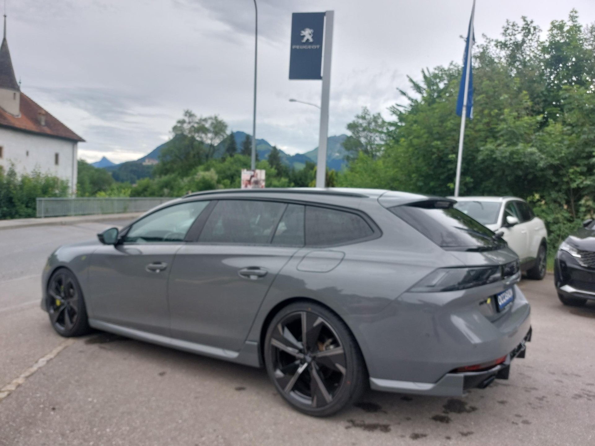 PEUGEOT 508 SW Hybrid4 360 e Sport Engineered-image-1