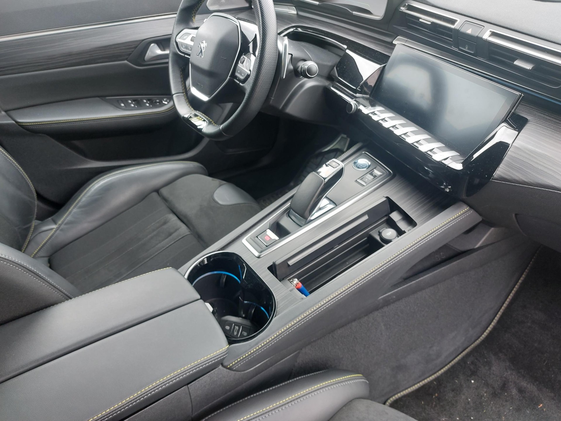 PEUGEOT 508 SW Hybrid4 360 e Sport Engineered-image-9