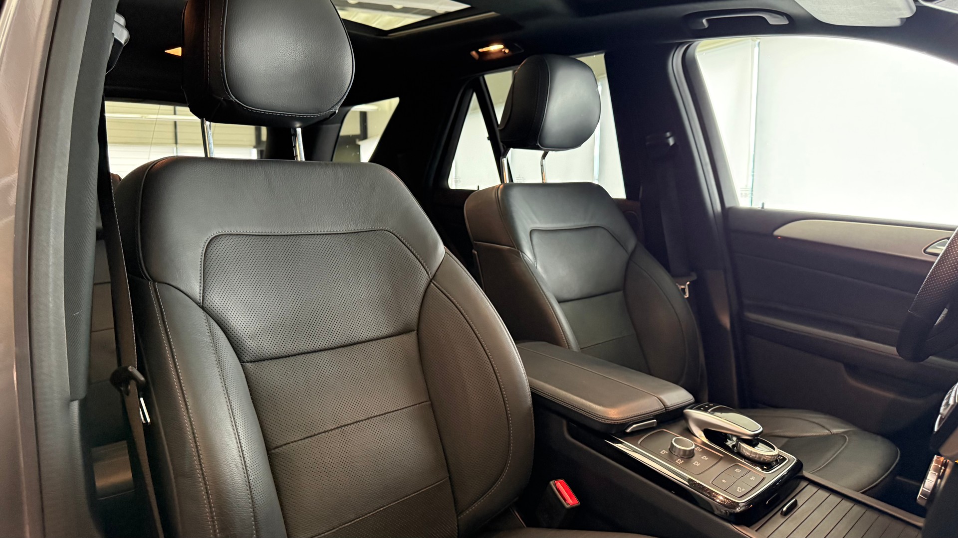 MERCEDES-BENZ GLE 43 AMG-showroom-element-2