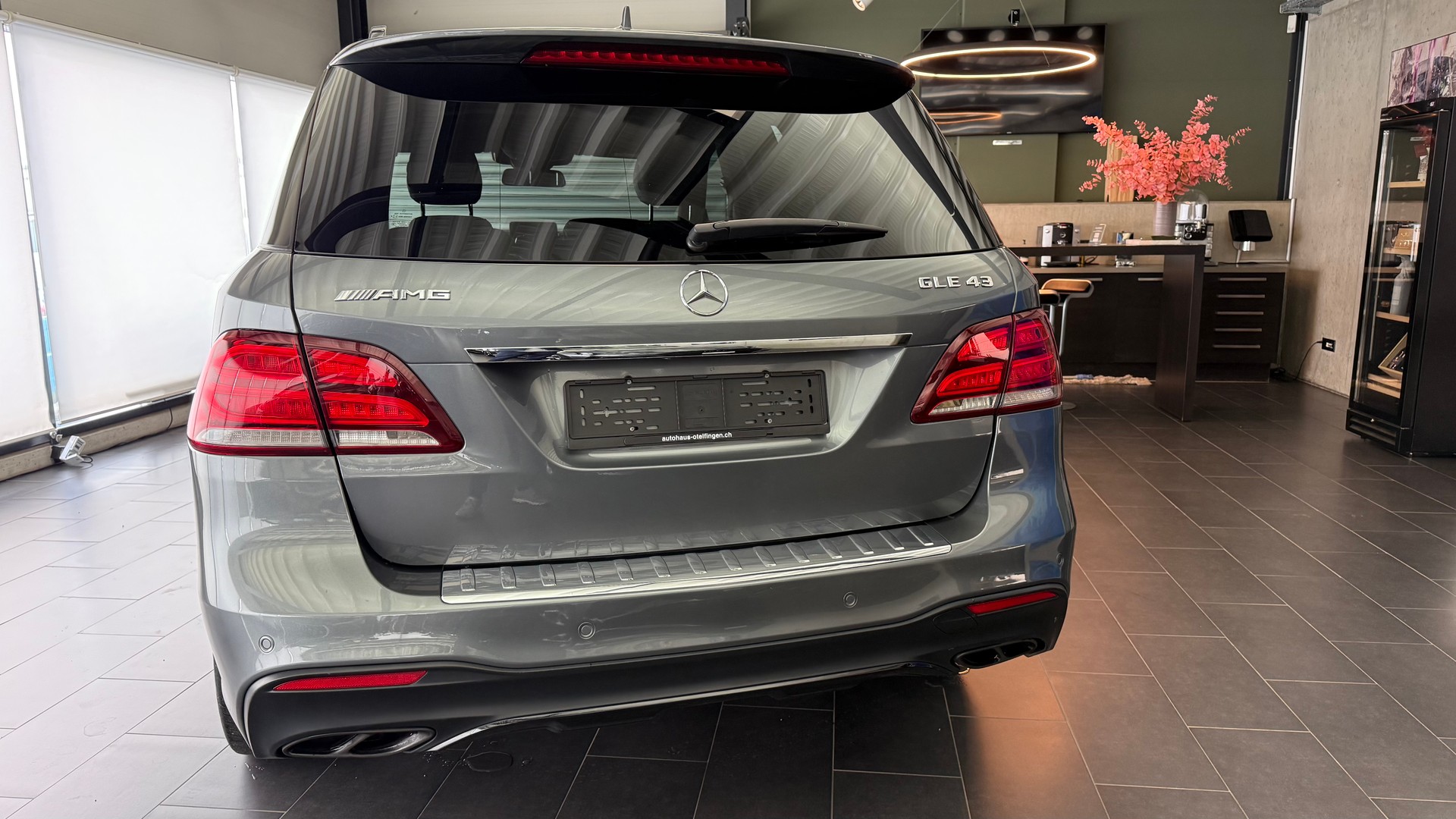 MERCEDES-BENZ GLE 43 AMG-showroom-element-1