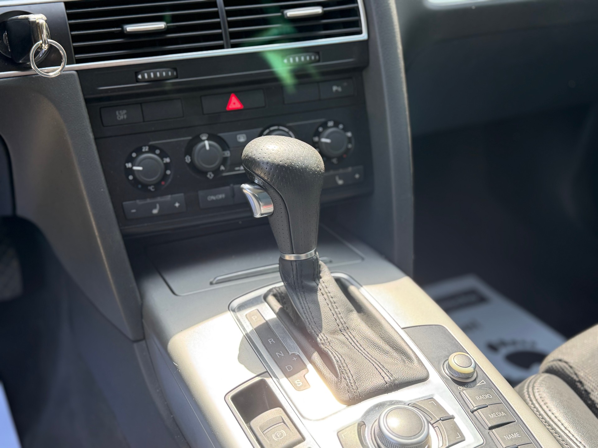 AUDI A6 Avant 2.8 V6 FSI quattro tiptronic-image-14