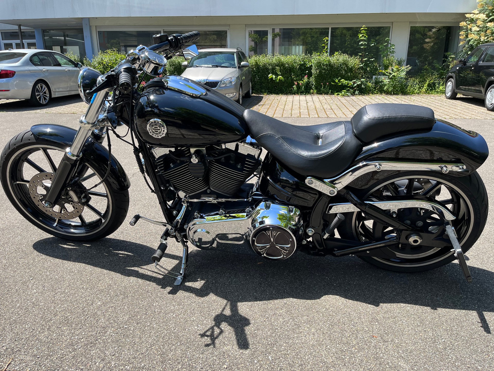 HARLEY-DAVIDSON Breakout-image-3