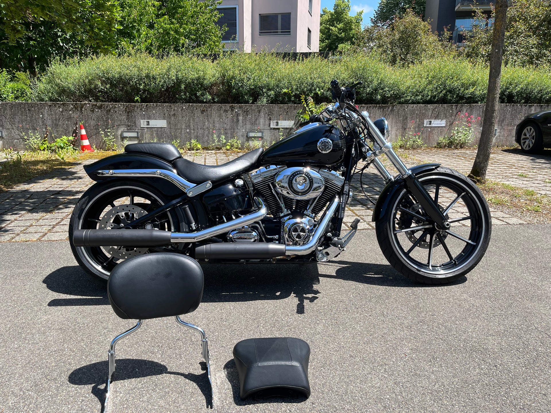 HARLEY-DAVIDSON Breakout-image-6