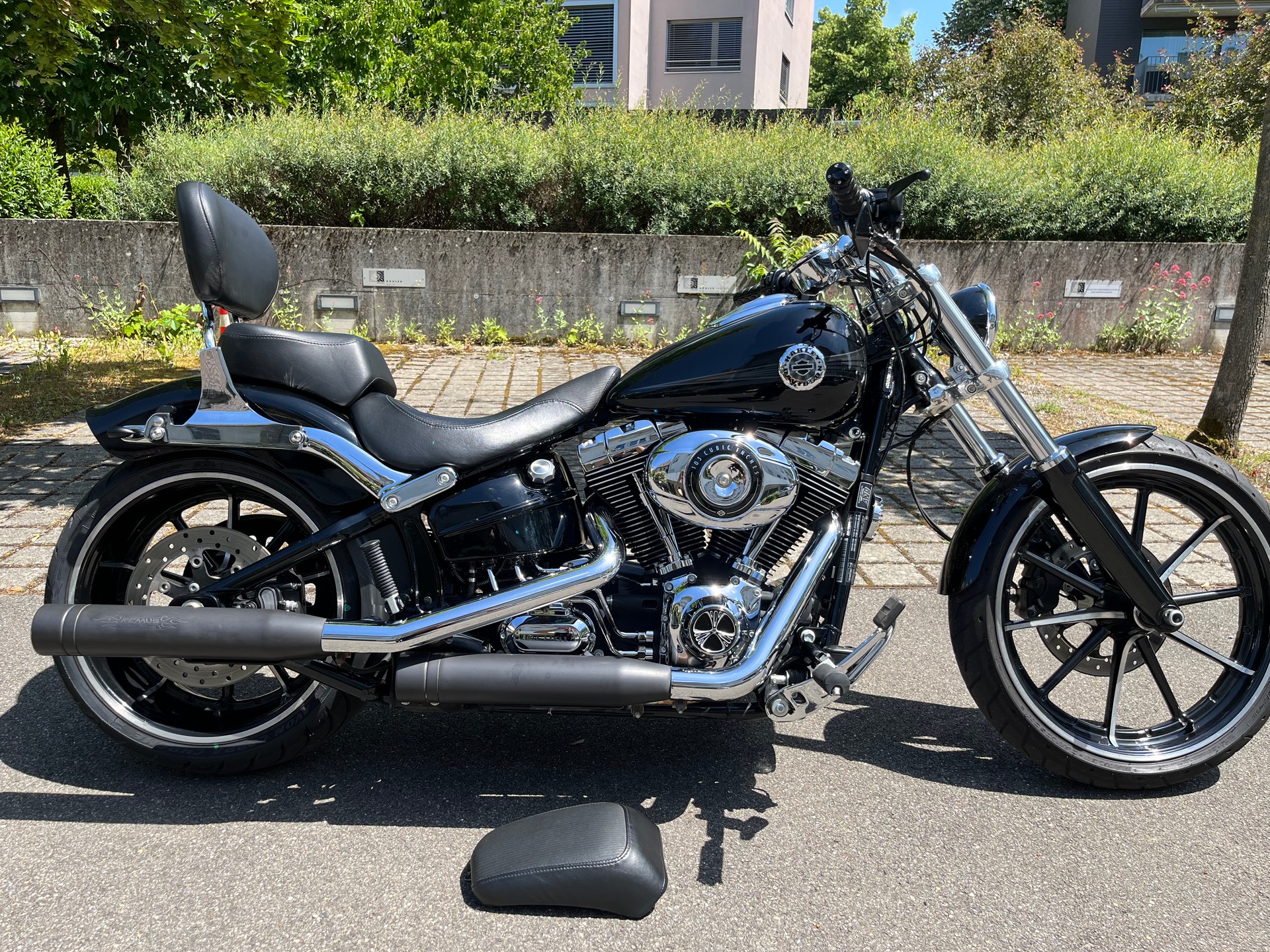 HARLEY-DAVIDSON Breakout-image-7