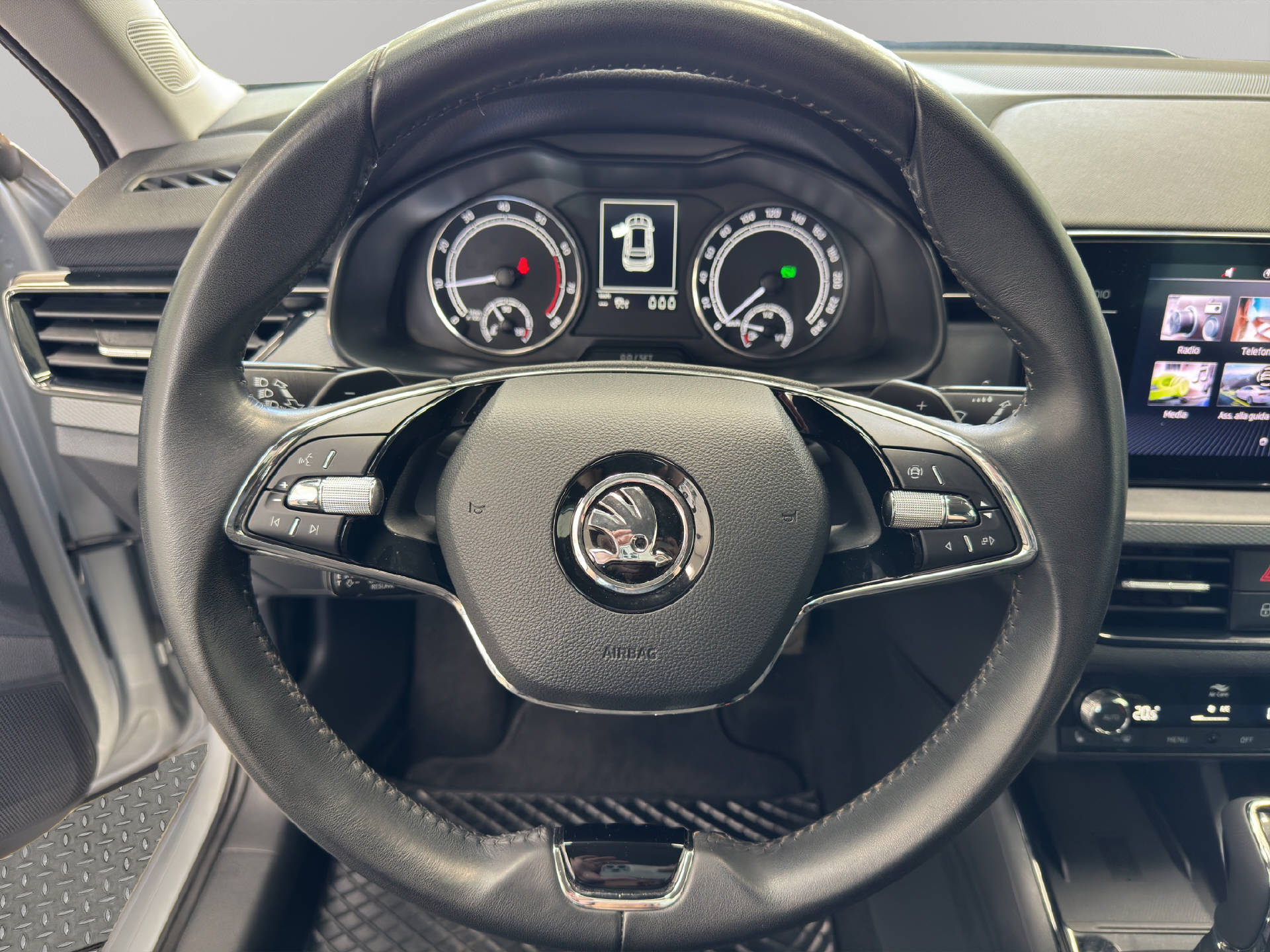 SKODA Kamiq 1.0 TSI Ambition DSG-image-11