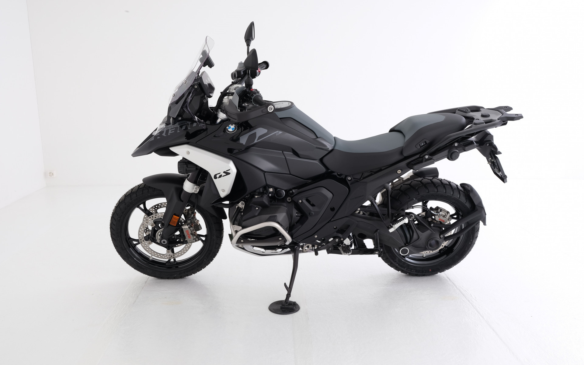 BMW R 1300 GS Triple Black-image-4
