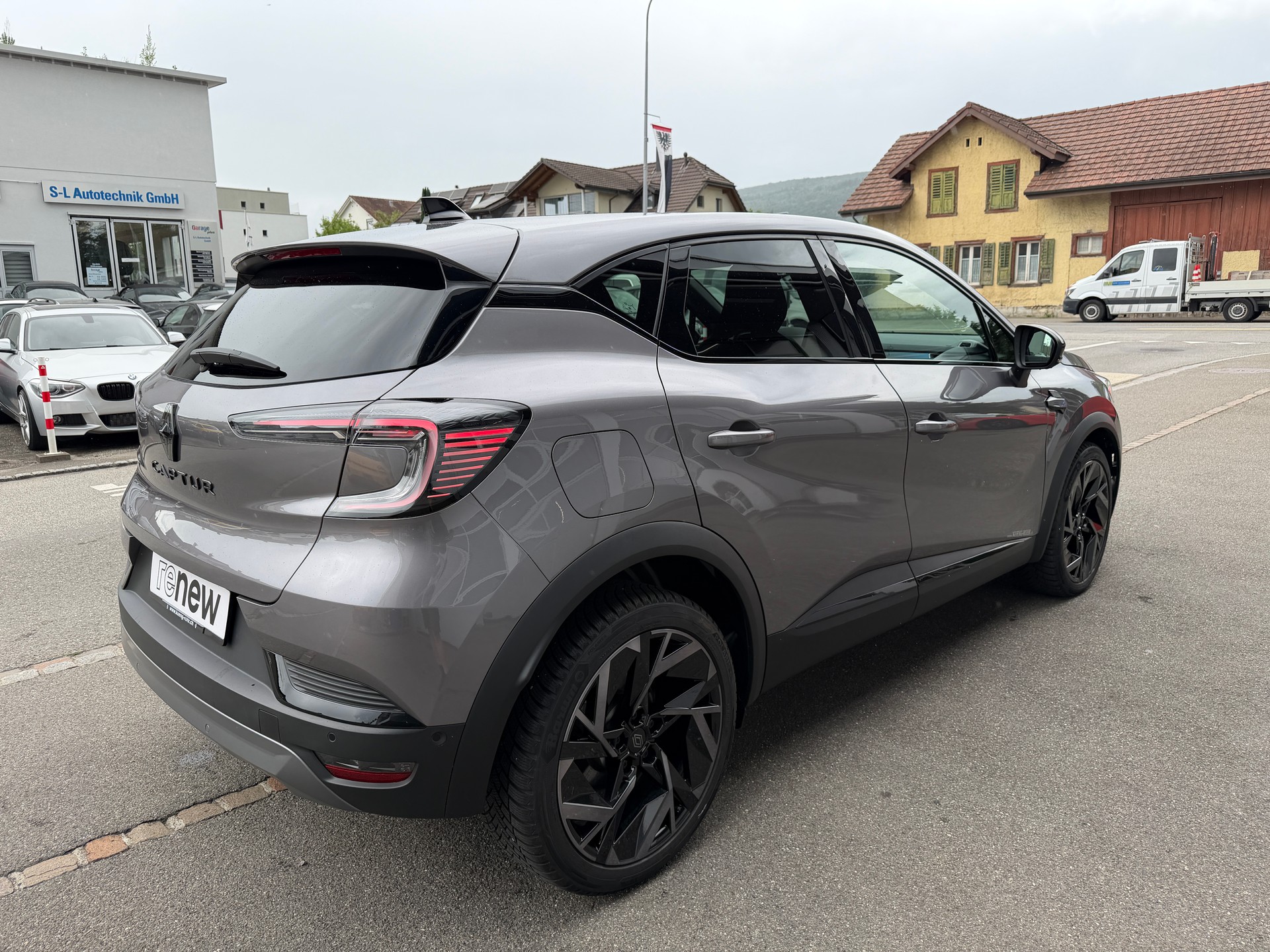 RENAULT Captur 1.3 TCe 160 esprit Alpine EDC-showroom-element-3