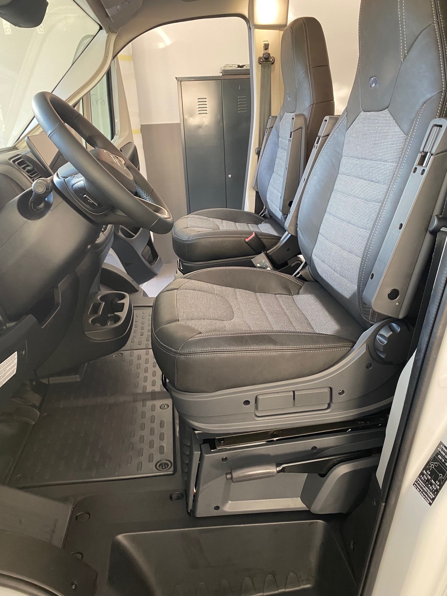 ADRIA TWIN 600 SLB-image-4