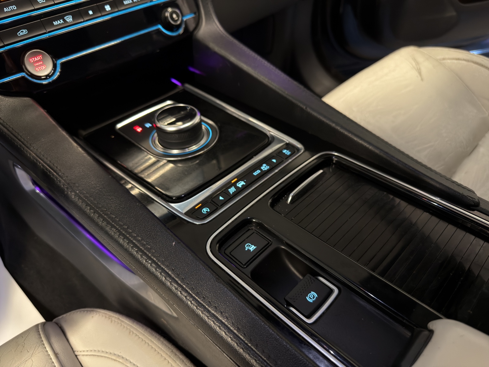 JAGUAR F-Pace 3.0 TD R-Sport AWD Automatik-image-11