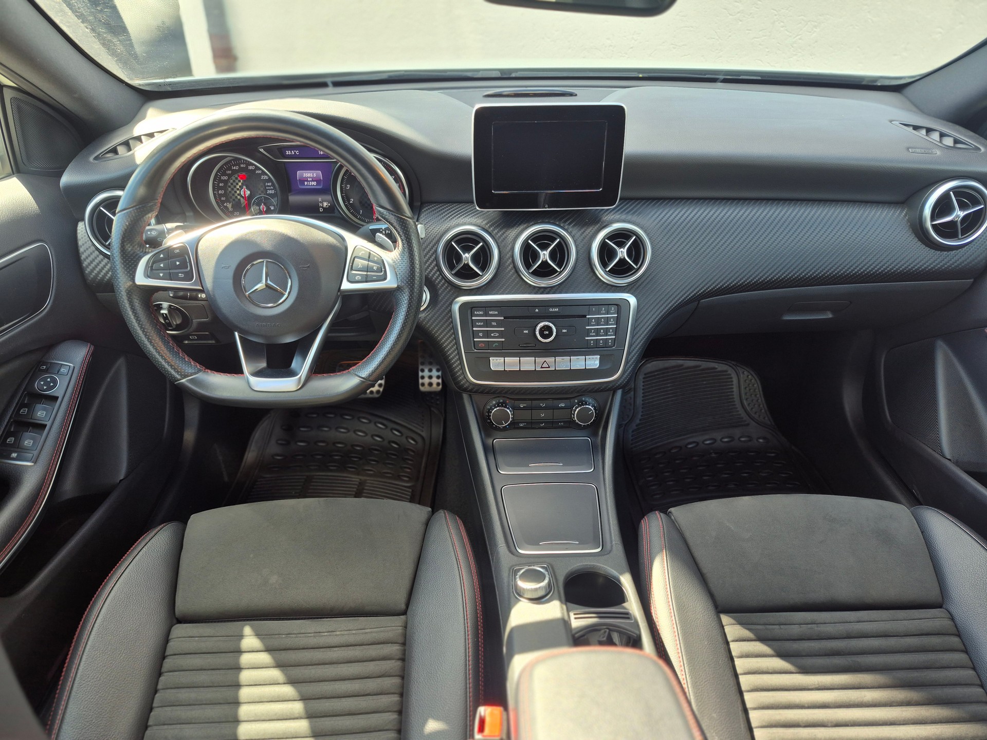 MERCEDES-BENZ A 200 AMG Line 7G-DCT-image-10