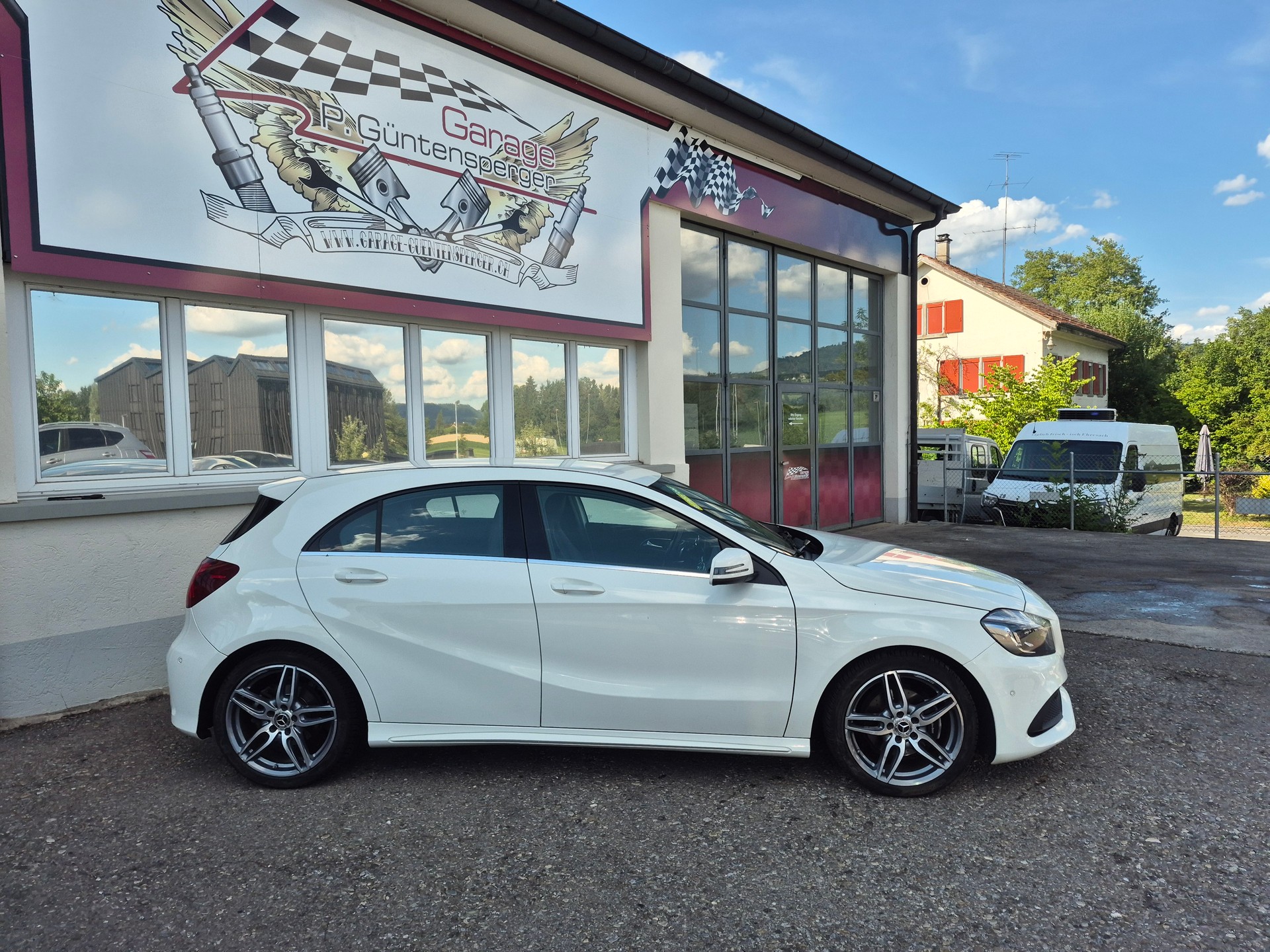 MERCEDES-BENZ A 200 AMG Line 7G-DCT-image-2