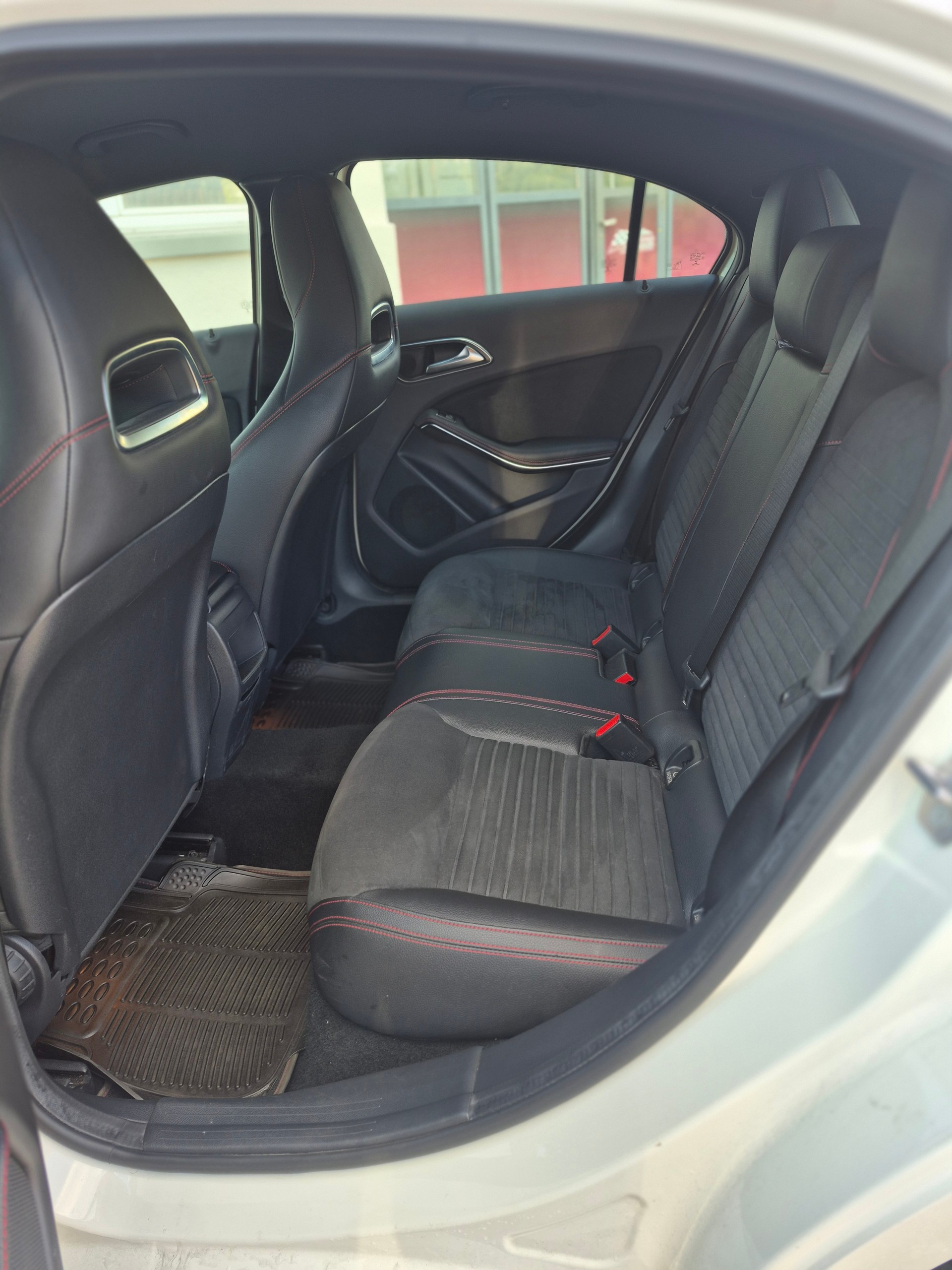 MERCEDES-BENZ A 200 AMG Line 7G-DCT-image-13