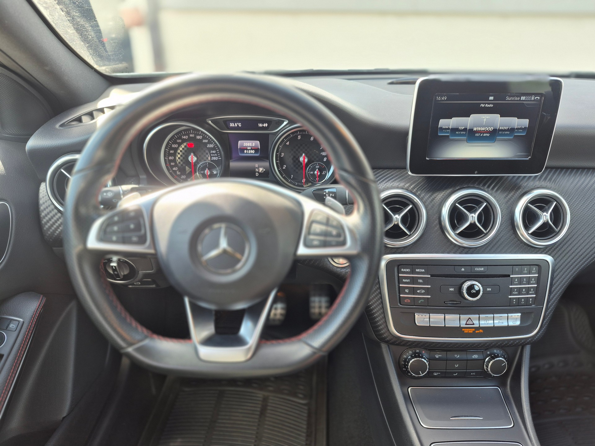 MERCEDES-BENZ A 200 AMG Line 7G-DCT-image-11