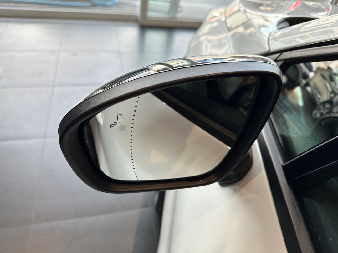 RENAULT Captur 1.3 TCe Techno-showroom-element-3