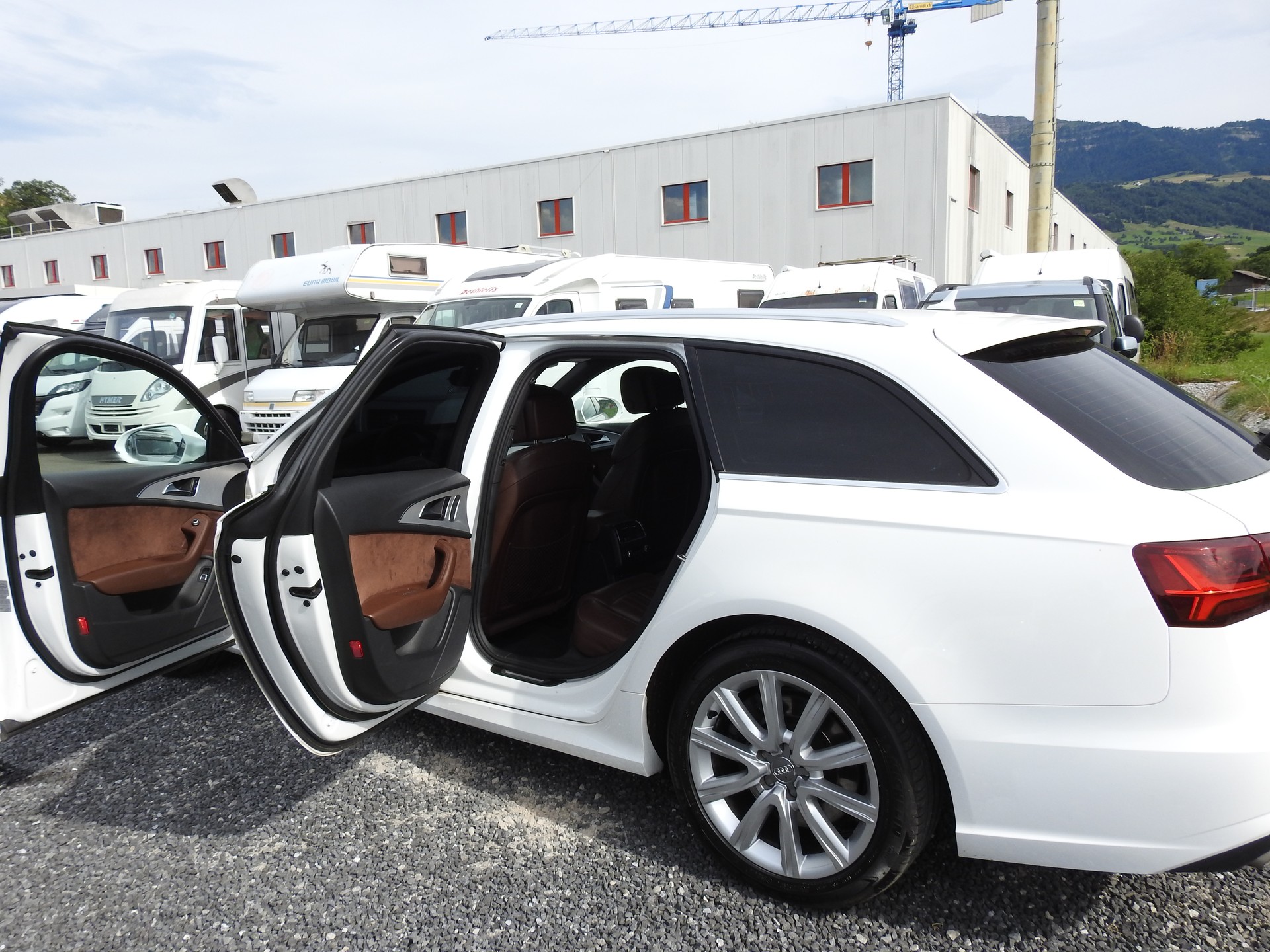 AUDI A6 Avant 3.0 TDI V6 quattro S-tronic-image-16