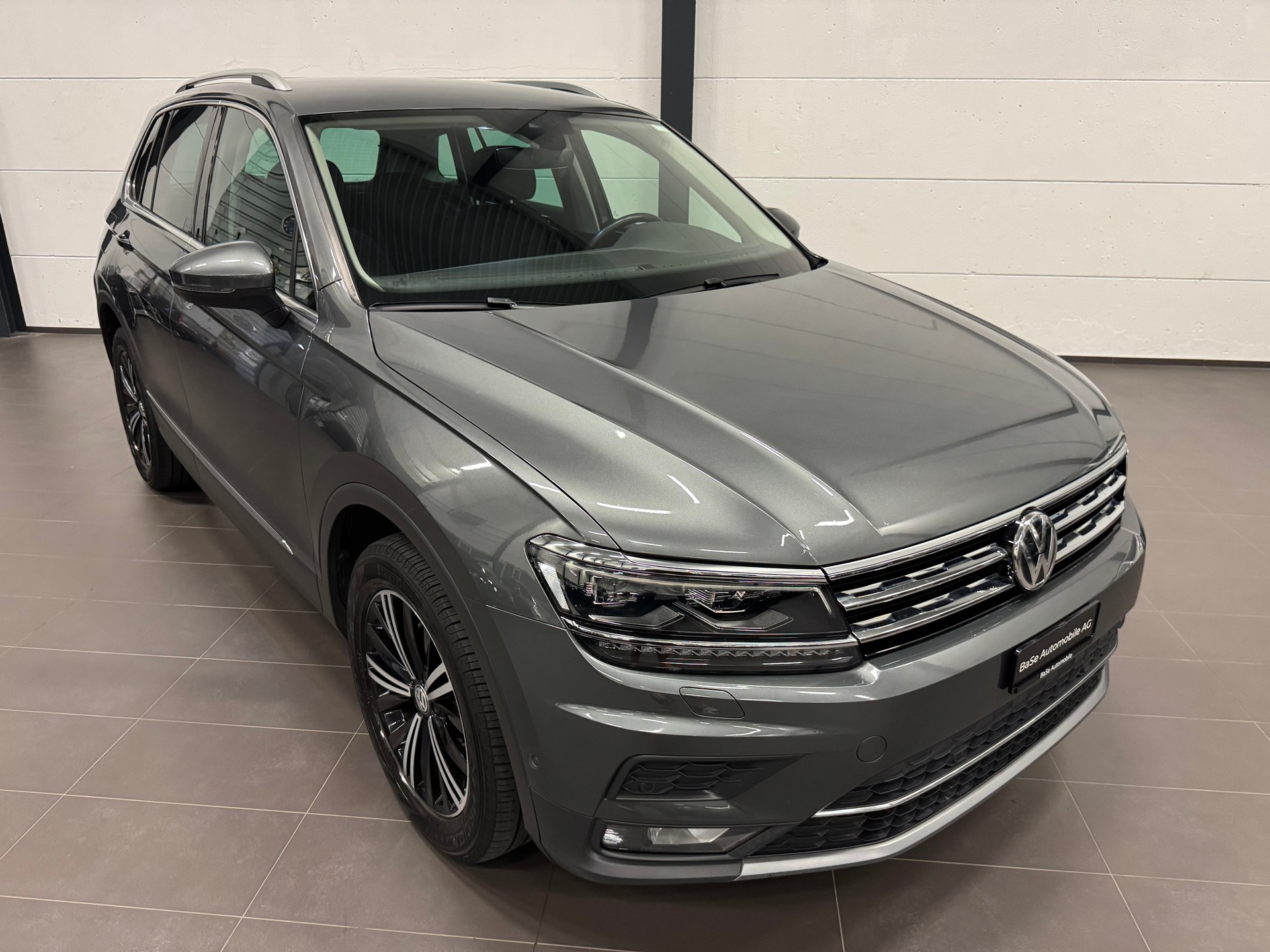 VW Tiguan 2.0TSI Highline 4Motion DSG-showroom-element-1