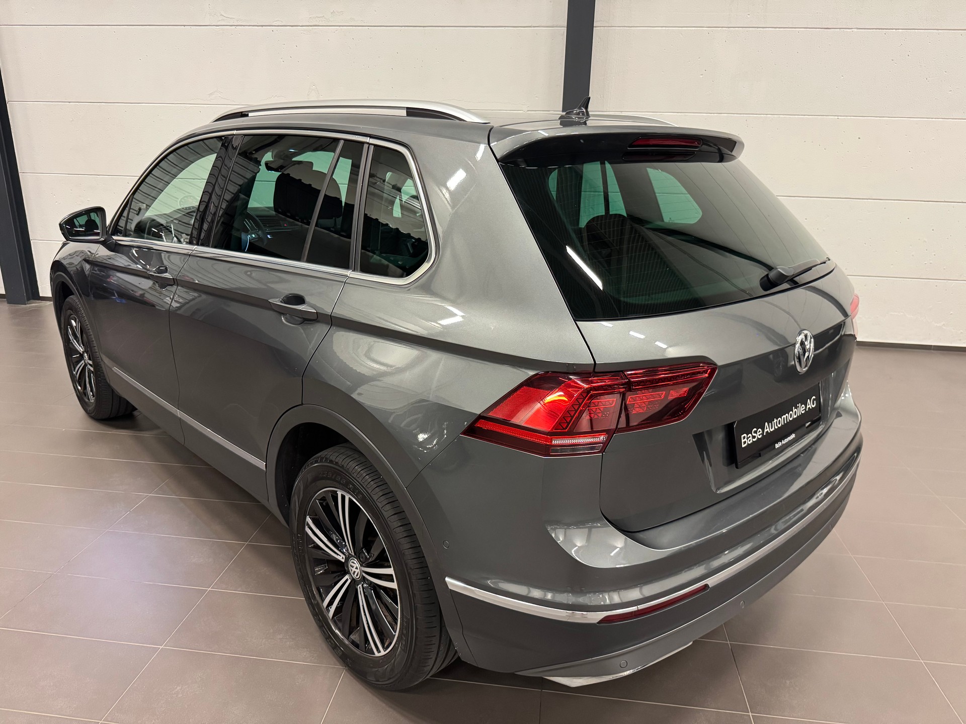 VW Tiguan 2.0TSI Highline 4Motion DSG-image-13
