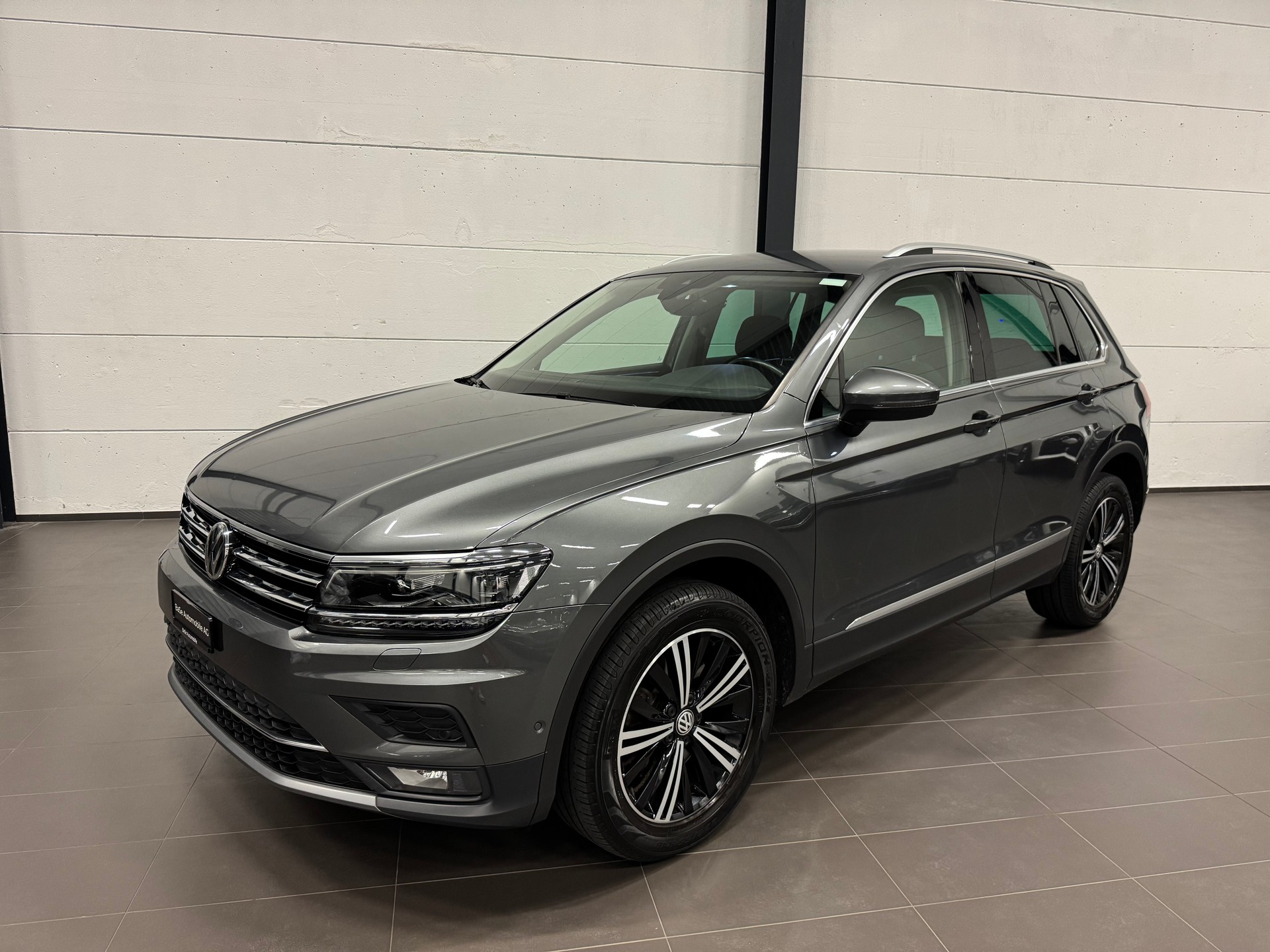 VW Tiguan 2.0TSI Highline 4Motion DSG-showroom-element-2