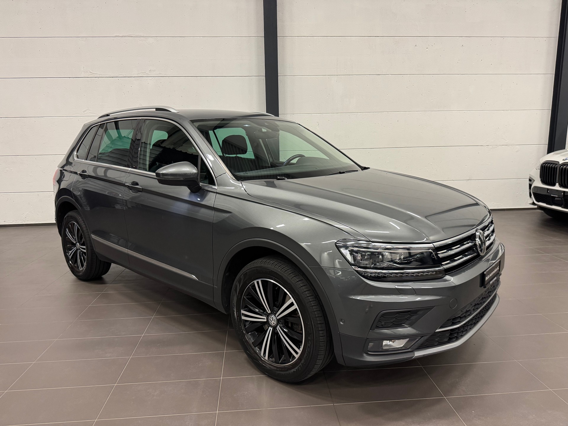 VW Tiguan 2.0TSI Highline 4Motion DSG-showroom-element-3