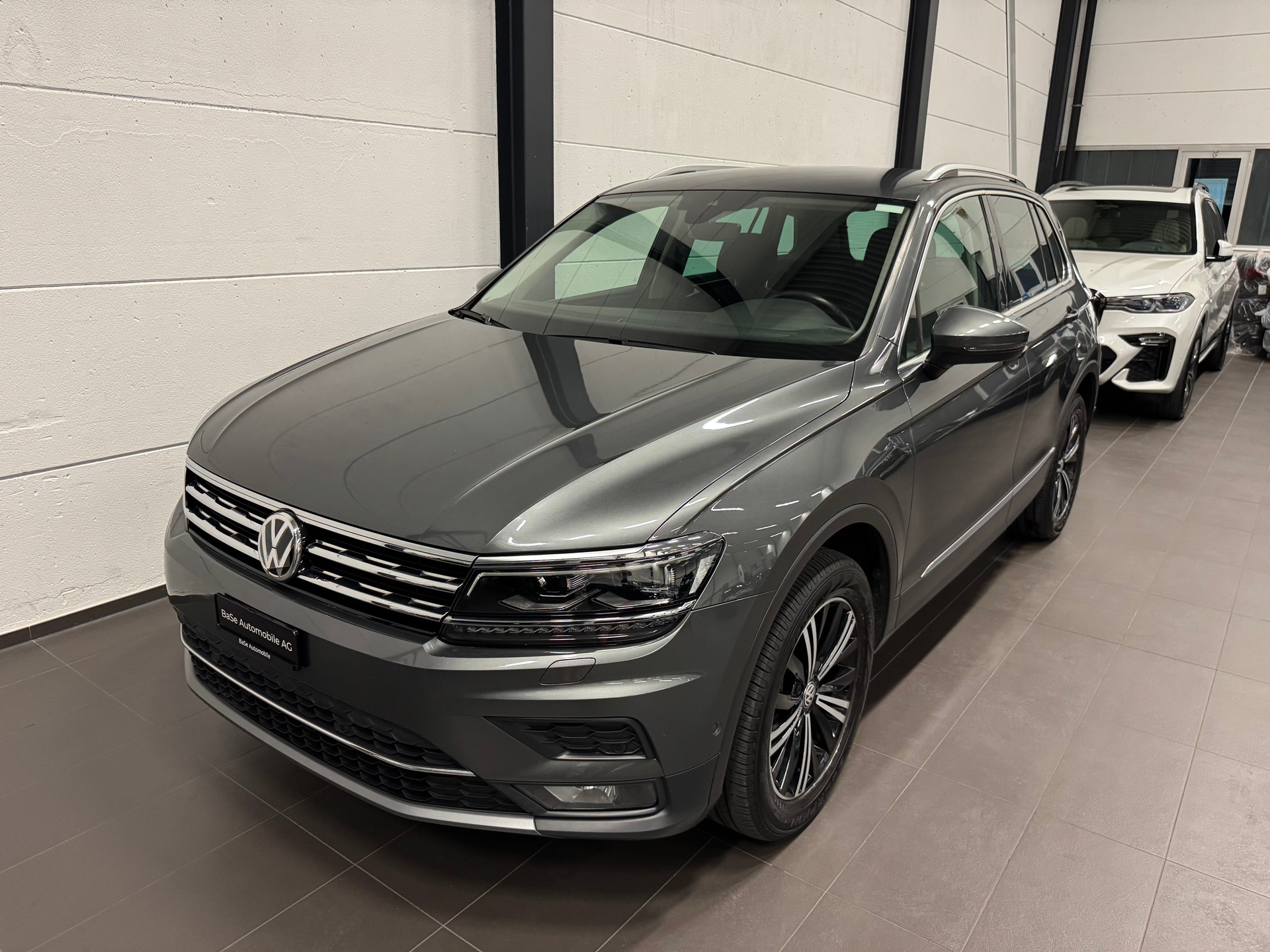 VW Tiguan 2.0TSI Highline 4Motion DSG-image-4