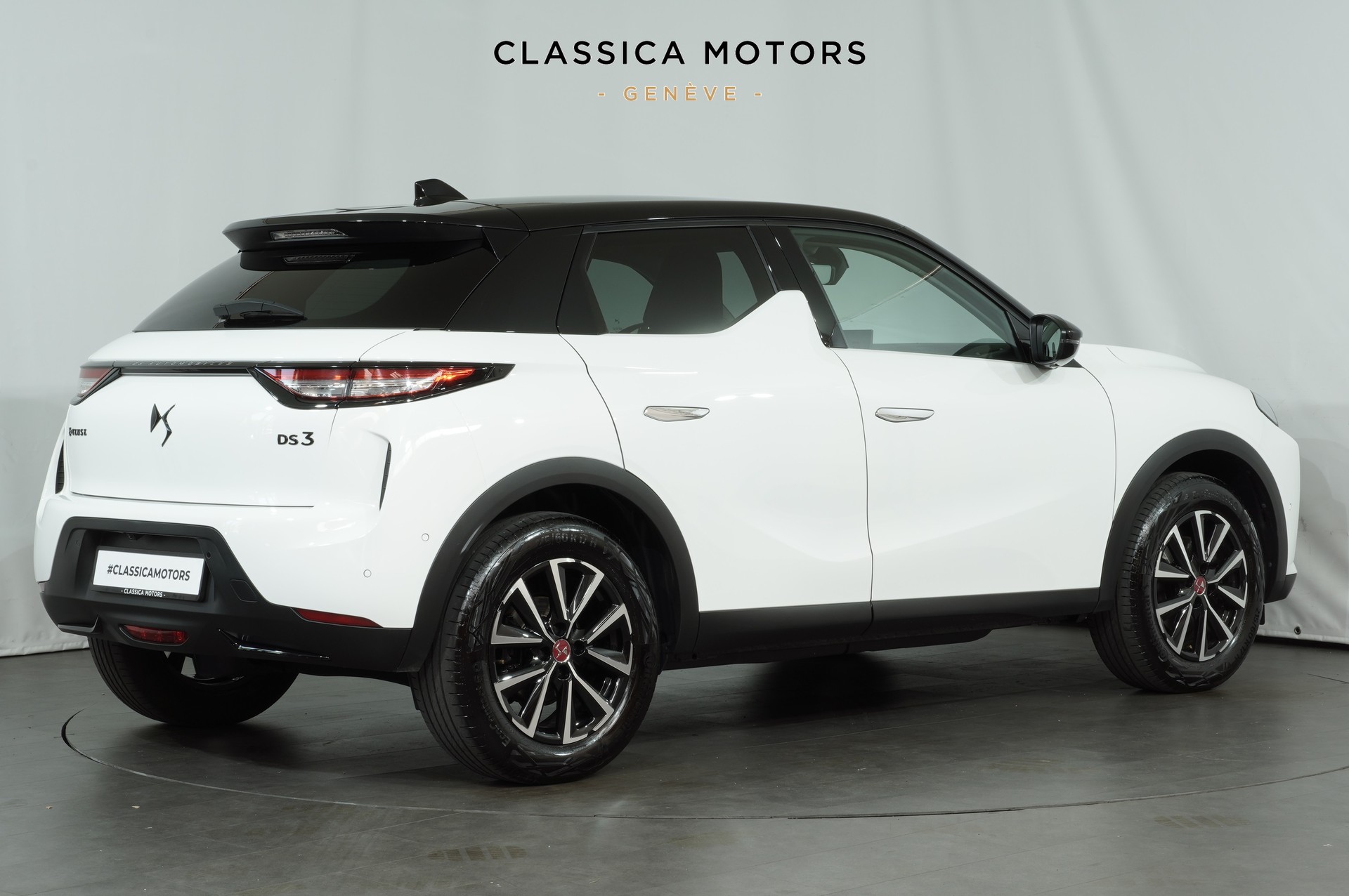 DS AUTOMOBILES DS 3 E-Tense 156 Ligne Noire-showroom-element-3