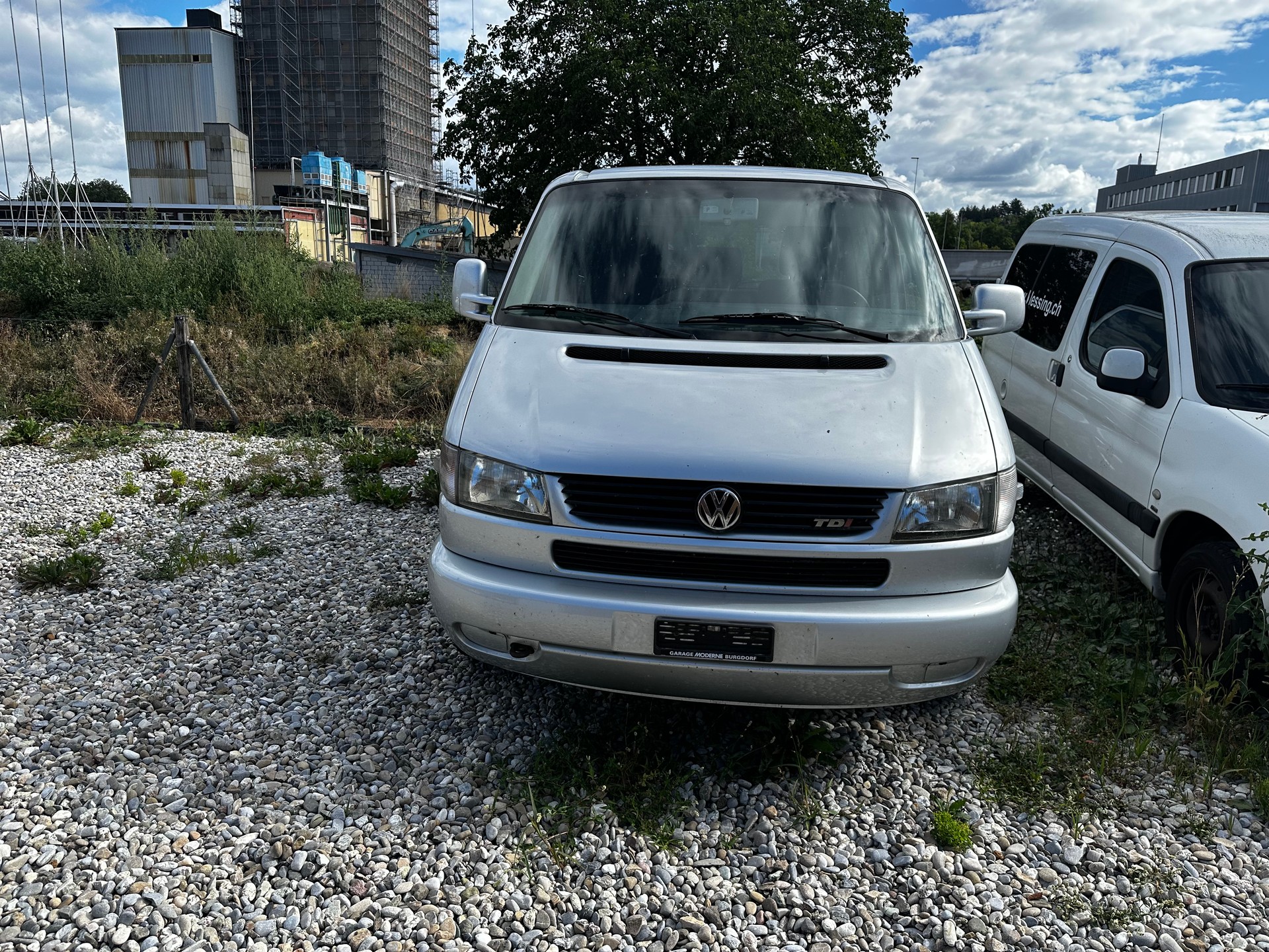 VW VW T4 Caravelle 2.5 TDI 111 kW Swiss Edition-image-1