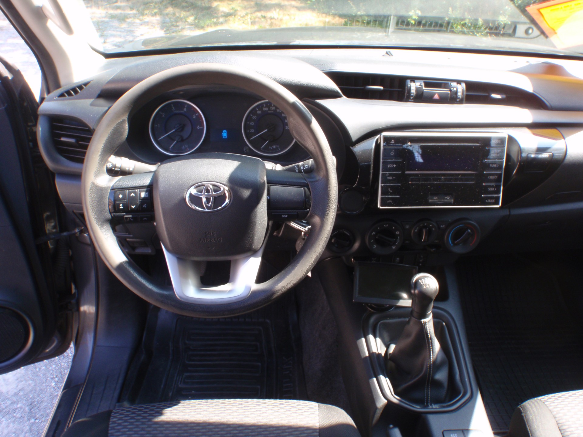 TOYOTA Hilux 2.4D-4D Luna Double Cab 4x4-image-7