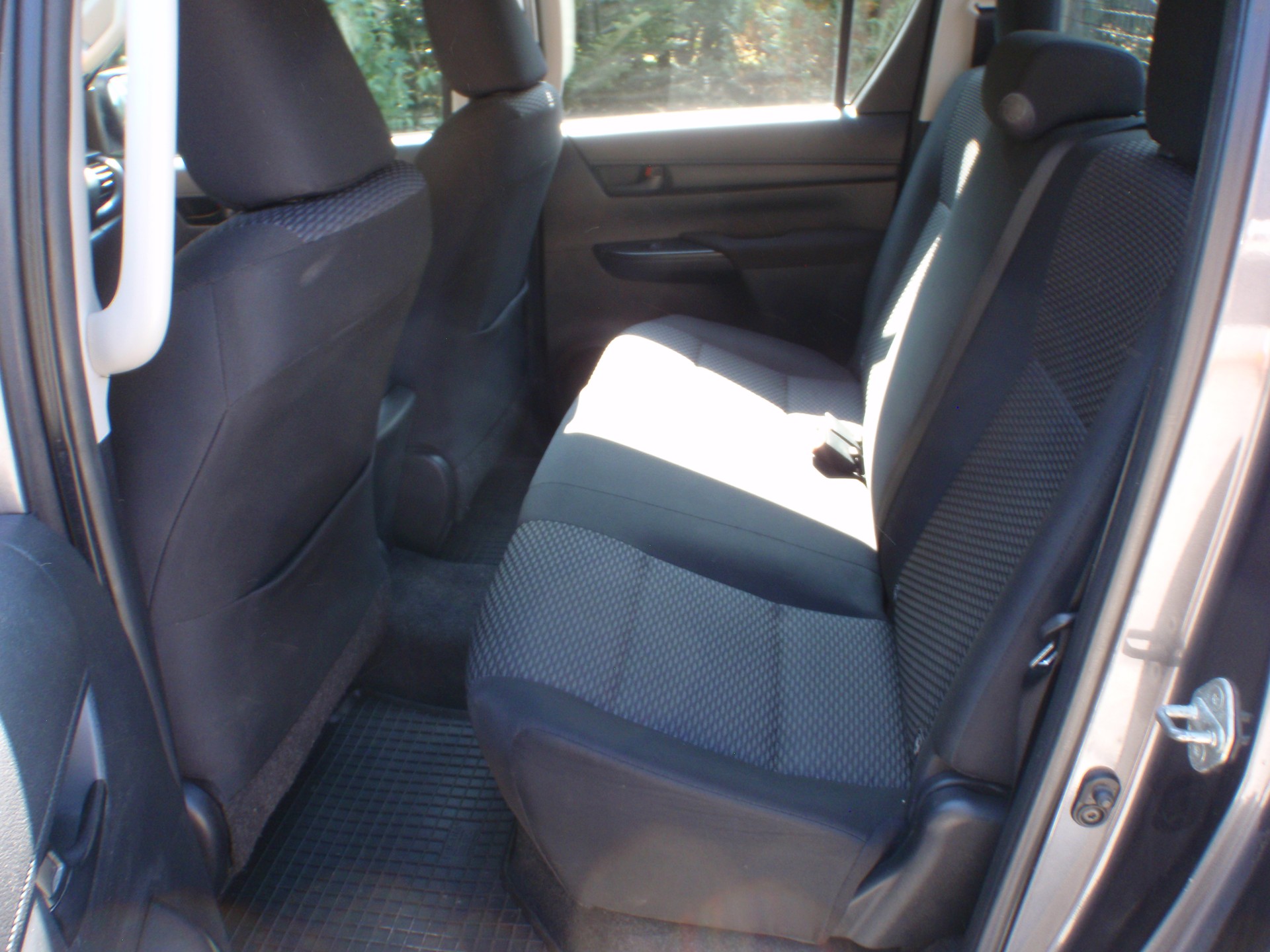 TOYOTA Hilux 2.4D-4D Luna Double Cab 4x4-image-8